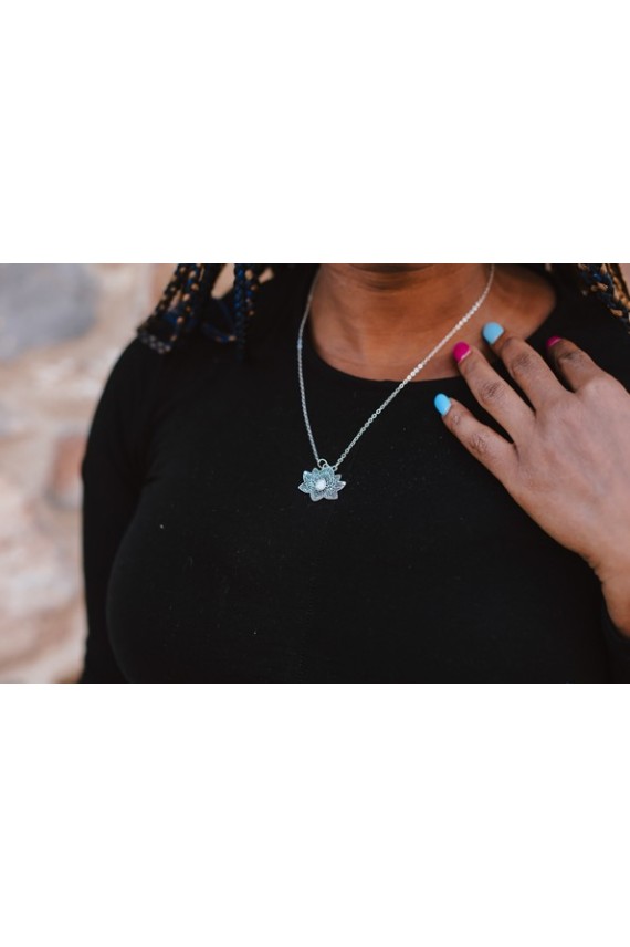 Collar Flor de Loto Armonía Blanca