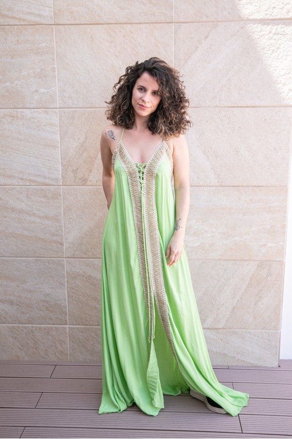 Mujer con Vestido Raye bambula Verde Mujer con Vestido Raye bambula Verde