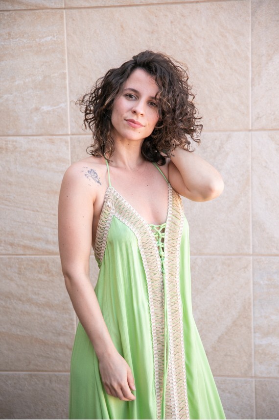 Mujer con Vestido Raye bambula Verde Mujer con Vestido Raye bambula Verde