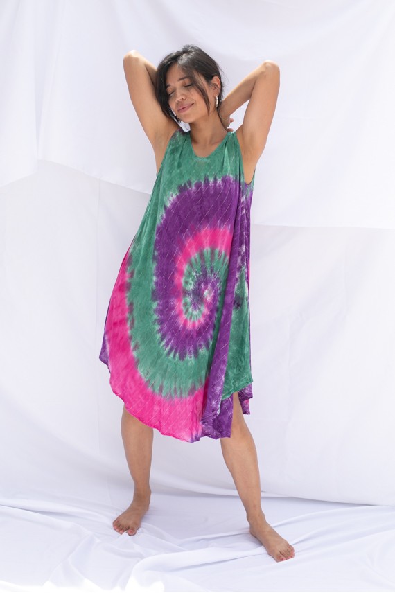 Vestido fluído de corte paraguas en tejido de viscosa y crepé