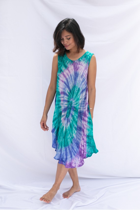 Vestido fluído de corte paraguas en tejido de viscosa y crepé