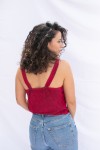 Top en viscosa bordado con motivos florales y tirantes.