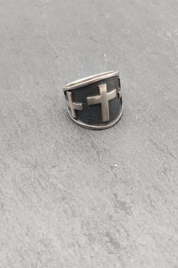 Sortija plata caballero cruces