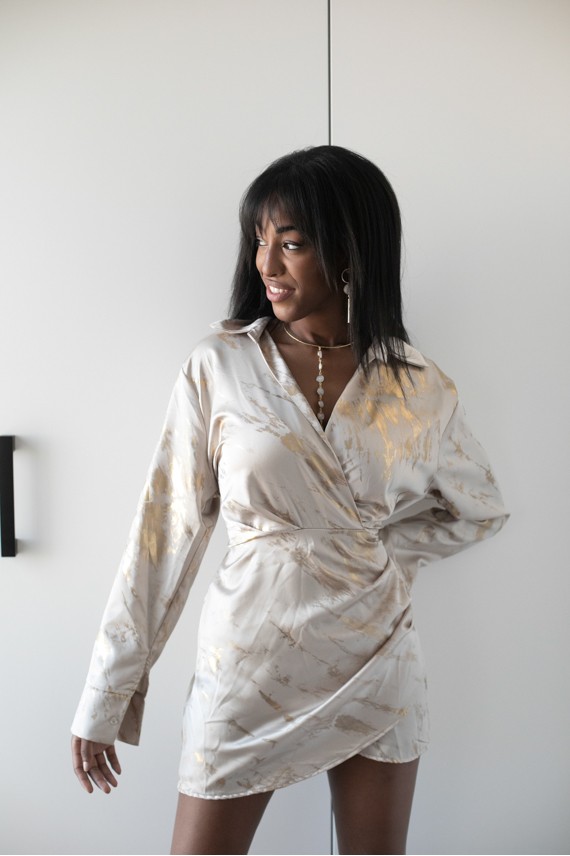 Vestido Corto Camisero Satinado Nude