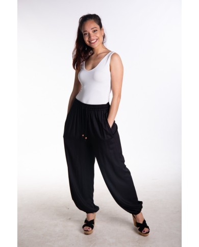 Pantalón globo largo unisex de viscosa, cintura ajustable y estilo bohemio. Pantalón globo largo unisex de viscosa, cintura ajustable y estilo bohemio.