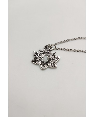 Collar Flor de Loto Armonía Blanca
