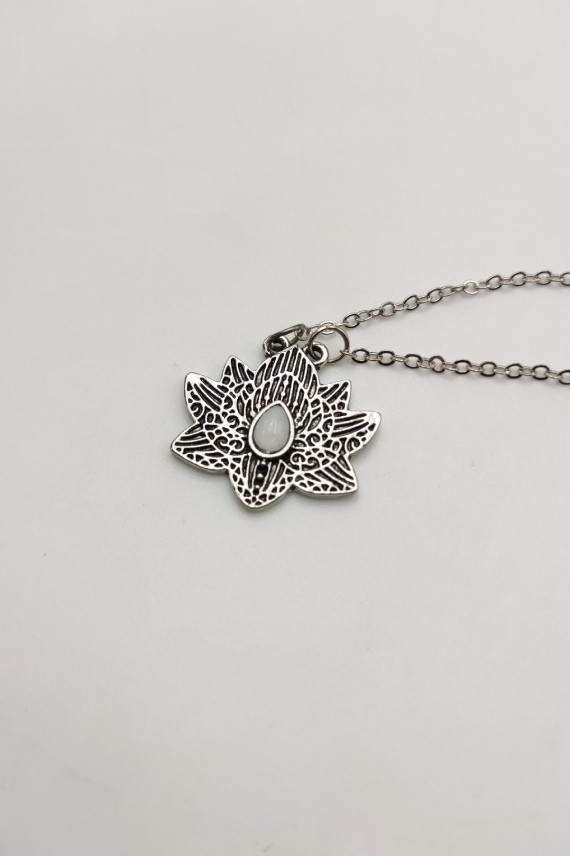 Collar Flor de Loto Armonía Blanca