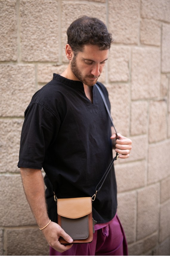 Bolso Brad unisex Sling by Soruka Camel Bolso Brad unisex Sling by Soruka Camel