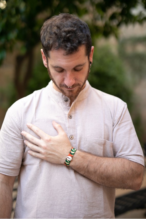 Pulsera Cuero Forrada Tela Wax Africana Concha Cauri Kenema