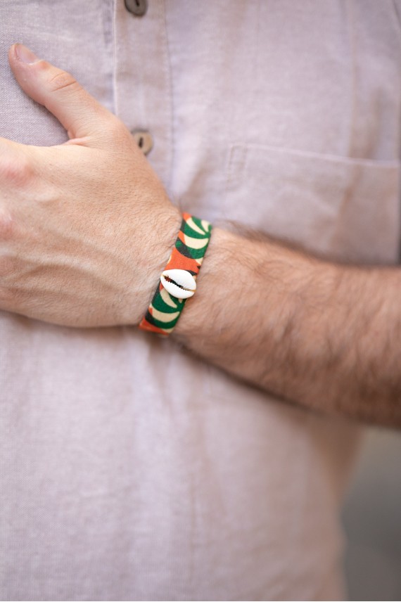 Pulsera Cuero Forrada Tela Wax Africana Concha Cauri Kenema