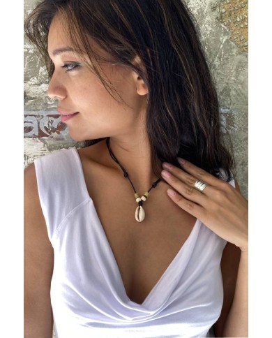 Collar Cauri cuero Vaivai