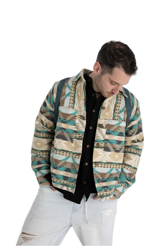 Chaqueta unisex de algodón con estampado navajo y botones de coco, prenda artesanal estilo boho Samarkanda.