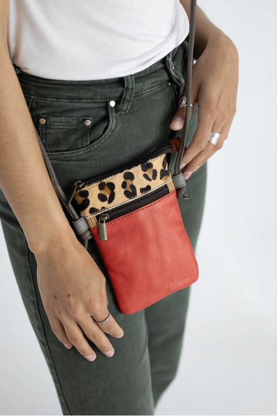 Bolso Lua Crossbody Animal Print by Soruka Bolso Lua Crossbody Animal Print by Soruka