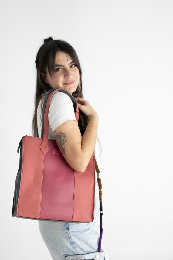 Bolso Giselle Shoulder Reversible by Soruka Azul & Rosa Palo Bolso Giselle Shoulder Reversible by Soruka Azul & Rosa Palo