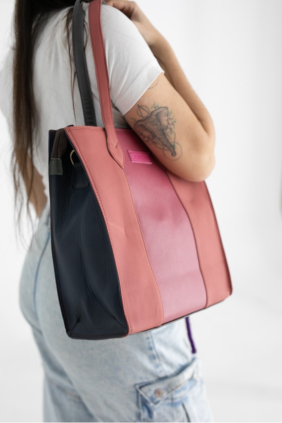 Bolso Giselle Shoulder Reversible by Soruka Azul & Rosa Palo Bolso Giselle Shoulder Reversible by Soruka Azul & Rosa Palo