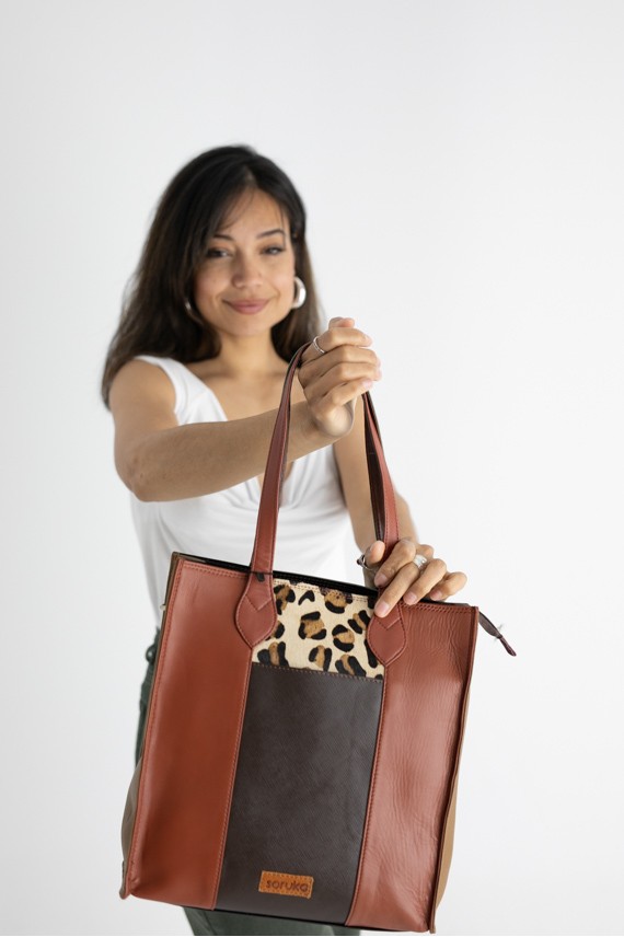 Bolso Giselle Shoulder Reversible by Soruka Marrón & Verde Bolso Giselle Shoulder Reversible by Soruka Marrón & Verde