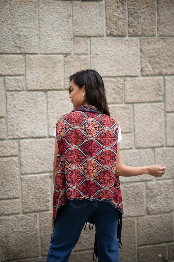 Chaleco Pashmina Arte Nómada Bordado con Flecos