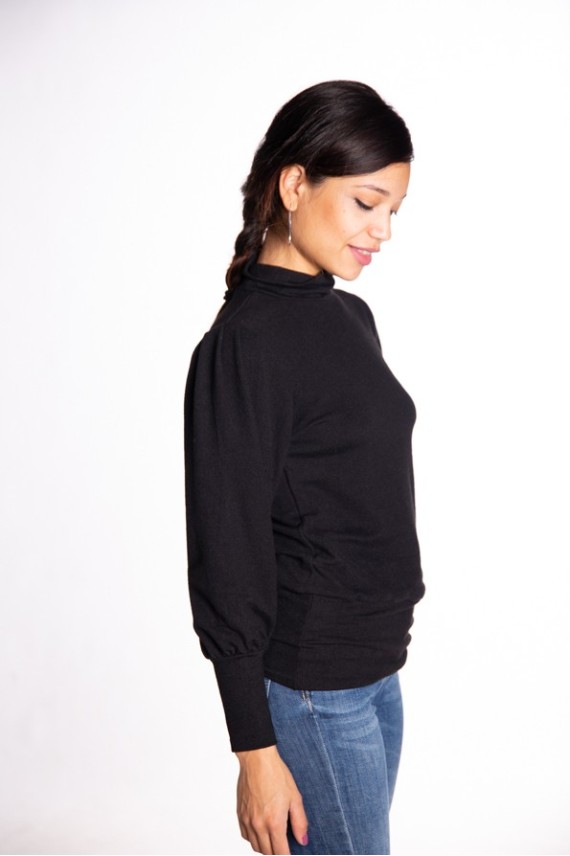 Top de felpa liso con cuello cisne y manga larga en color neutro – Samarkanda