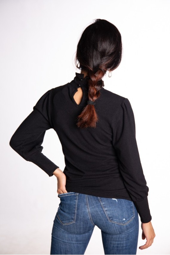 Top de felpa liso con cuello cisne y manga larga en color neutro – Samarkanda