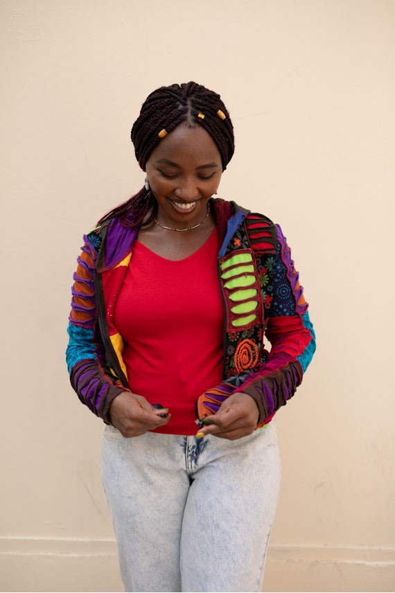 Chaqueta bohemia de algodón con capucha, cremallera y bolsillos.