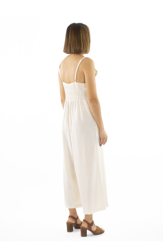 Mujer con Peto Algodón Boho Crudo