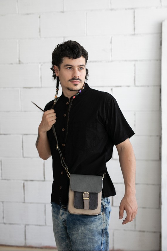 bolso de piel reciclada para hombre estilo urbano artesanal con asa regulable bolso de piel reciclada para hombre estilo urbano artesanal con asa regulable