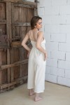 Mujer con Peto Algodón Boho Crudo