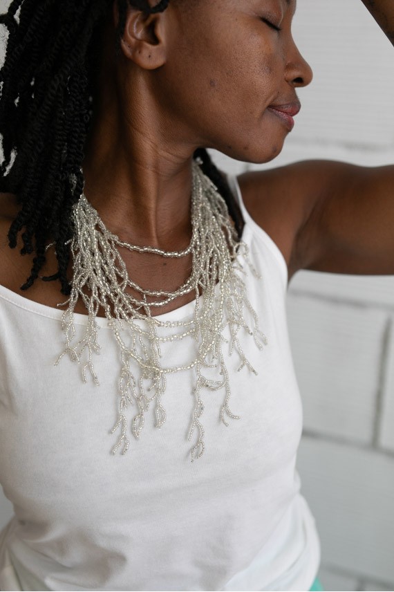 Collar Coral Darsha Cuentas Plateadas Collar Coral Darsha Cuentas Plateadas