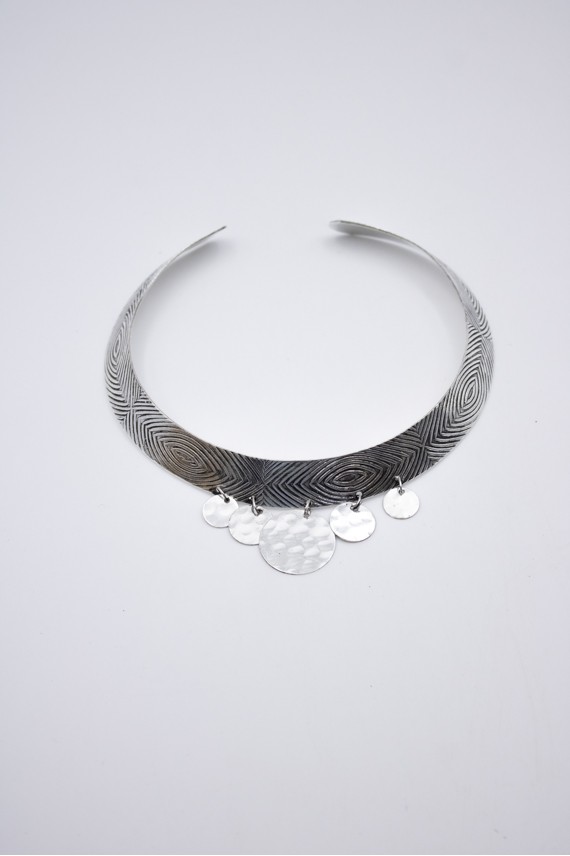 Choker Rígido Étnico con Colgantes Choker Rígido Étnico con Colgantes