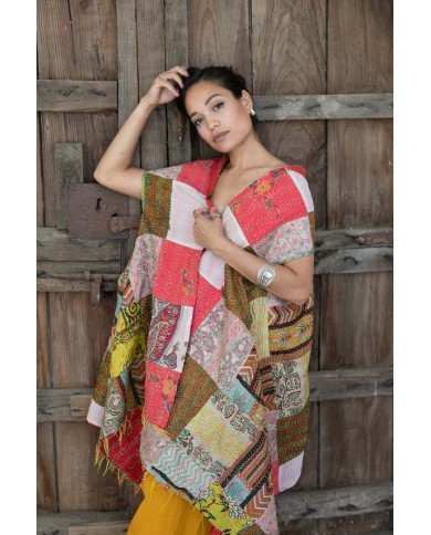 Chaleco de seda natural con patchwork y pespuntes, usado como pashmina boho Chaleco de seda natural con patchwork y pespuntes, usado como pashmina boho