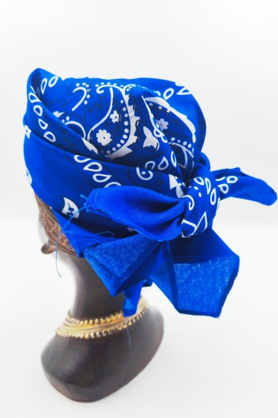 Bandana paisley color rojo estilo bohemio, disponible en varios colores, ideal como turbante o pañuelo de moda