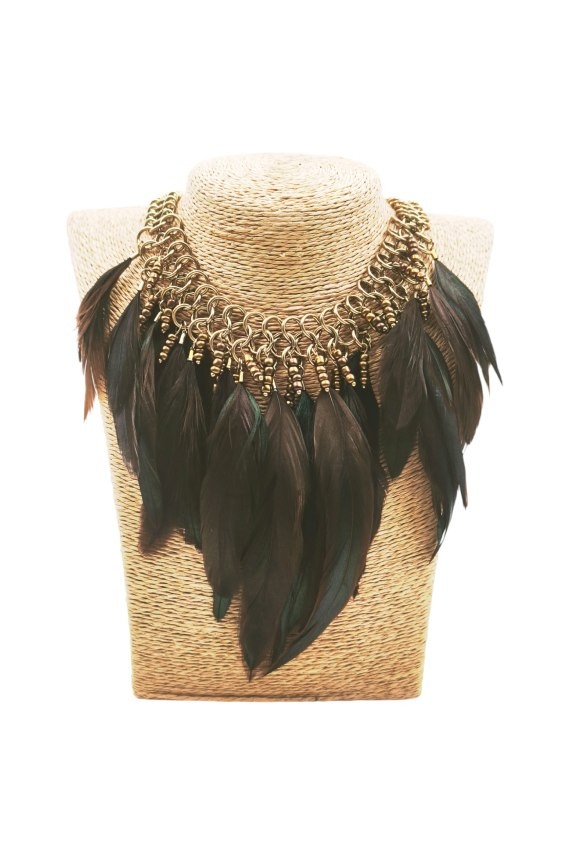 Collar Cadena y Plumas Marrones Shuar Collar Cadena y Plumas Marrones Shuar