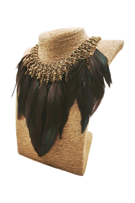 Collar Cadena y Plumas Marrones Shuar Collar Cadena y Plumas Marrones Shuar
