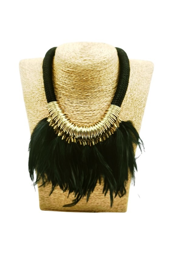 Collar Cordón Negro y Plumas Siux Collar Cordón Negro y Plumas Siux