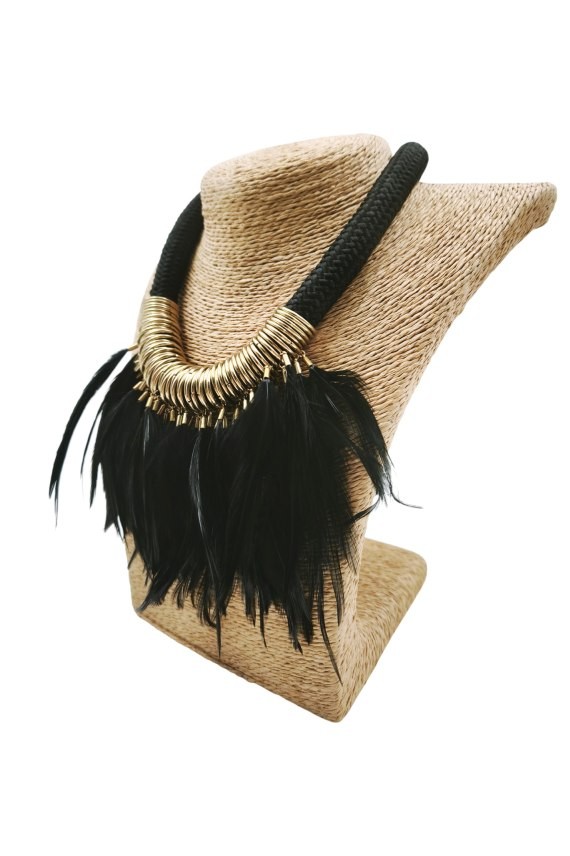 Collar Cordón Negro y Plumas Siux Collar Cordón Negro y Plumas Siux