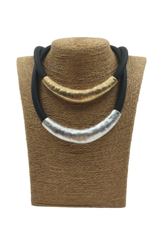 Gargantilla boho con tubo metálico y cordón de caucho negro Samarkanda Gargantilla boho con tubo metálico y cordón de caucho negro Samarkanda