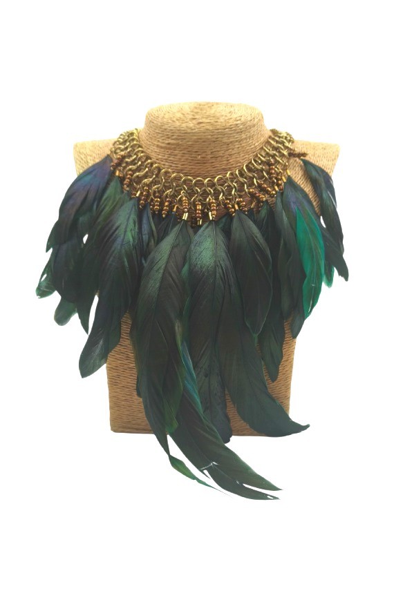 Collar Cadena y Plumas Verdes Shuar Collar Cadena y Plumas Verdes Shuar