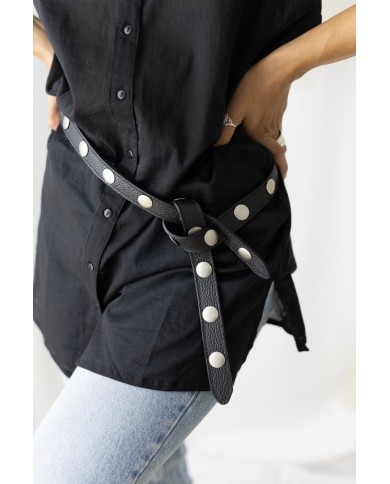 Cinturón lazo de piel con tachuelas