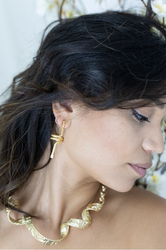 Pendientes boho artesanales de latón bañados en oro 24k