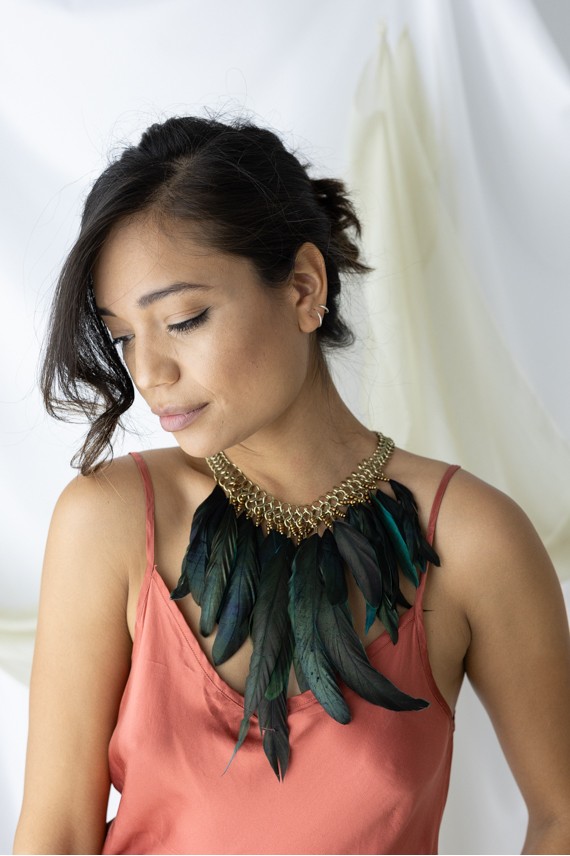 Collar Cadena y Plumas Verdes Shuar Collar Cadena y Plumas Verdes Shuar