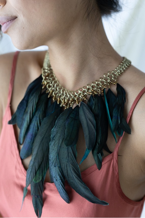 Collar Cadena y Plumas Verdes Shuar Collar Cadena y Plumas Verdes Shuar