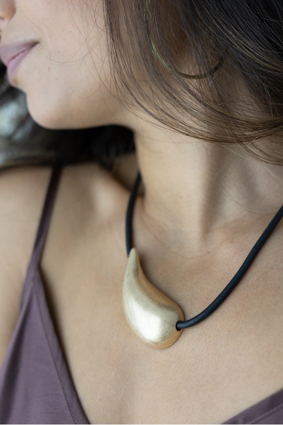 Collar boho artesanal con colgante de gota Collar boho artesanal con colgante de gota