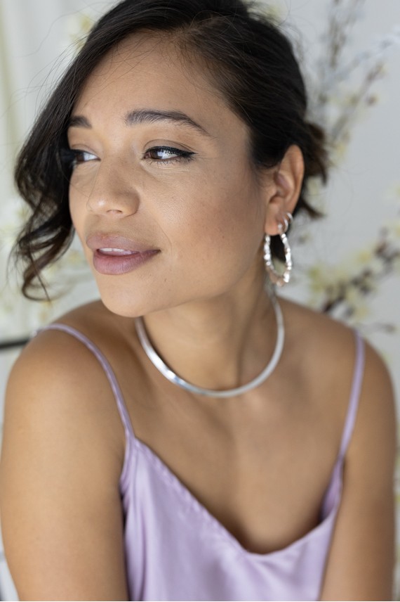 Choker boho minimalista metálico color dorado o plateado, diseño liso, abierto y ajustable, estilo boho chic Samarkanda. Choker boho minimalista metálico color dorado o plateado, diseño liso, abierto y ajustable, estilo boho chic Samarkanda.