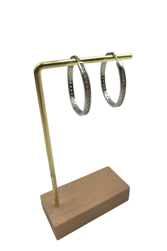 Pendientes aro en plata de ley con circonitas engastadas, diseño elegante y minimalista, cierre segmentado, Samarkanda. Pendientes aro en plata de ley con circonitas engastadas, diseño elegante y minimalista, cierre segmentado, Samarkanda.