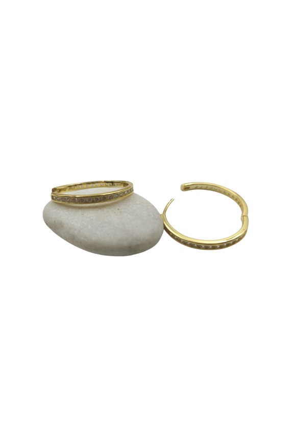 Pendientes aro en plata de ley con circonitas engastadas, diseño elegante y minimalista, cierre segmentado, Samarkanda. Pendientes aro en plata de ley con circonitas engastadas, diseño elegante y minimalista, cierre segmentado, Samarkanda.