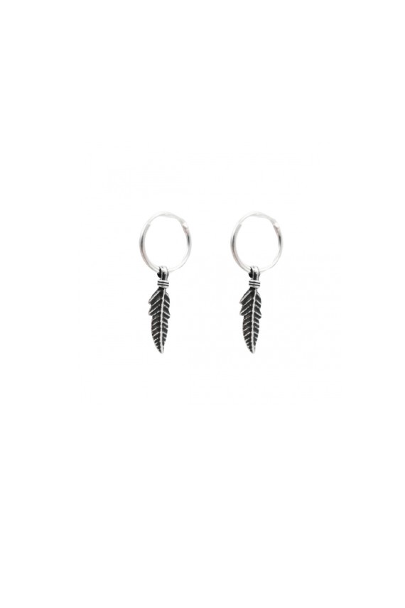 Pendientes aro de plata con pluma colgante de 12 mm, estilo boho artesanal hechos a mano, Samarkanda. Pendientes aro de plata con pluma colgante de 12 mm, estilo boho artesanal hechos a mano, Samarkanda.