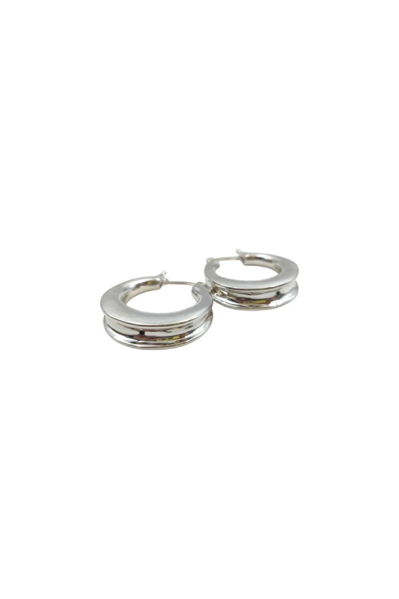 Pendientes aro de plata de ley con diseño hueco y acabado brillante, estilo moderno y elegante, Samarkanda. Pendientes aro de plata de ley con diseño hueco y acabado brillante, estilo moderno y elegante, Samarkanda.