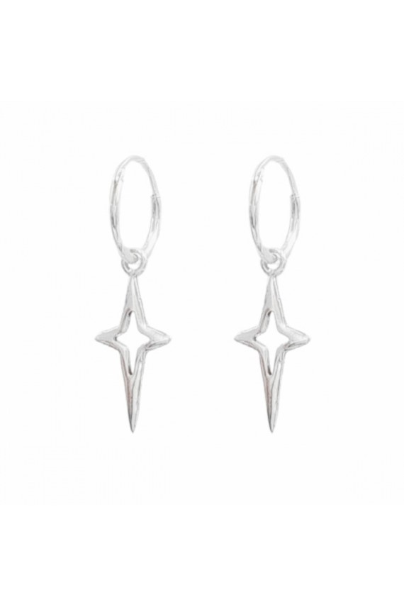 Pendientes aro de plata con estrella calada colgante, diseño boho minimalista y artesanal, Samarkanda. Pendientes aro de plata con estrella calada colgante, diseño boho minimalista y artesanal, Samarkanda.