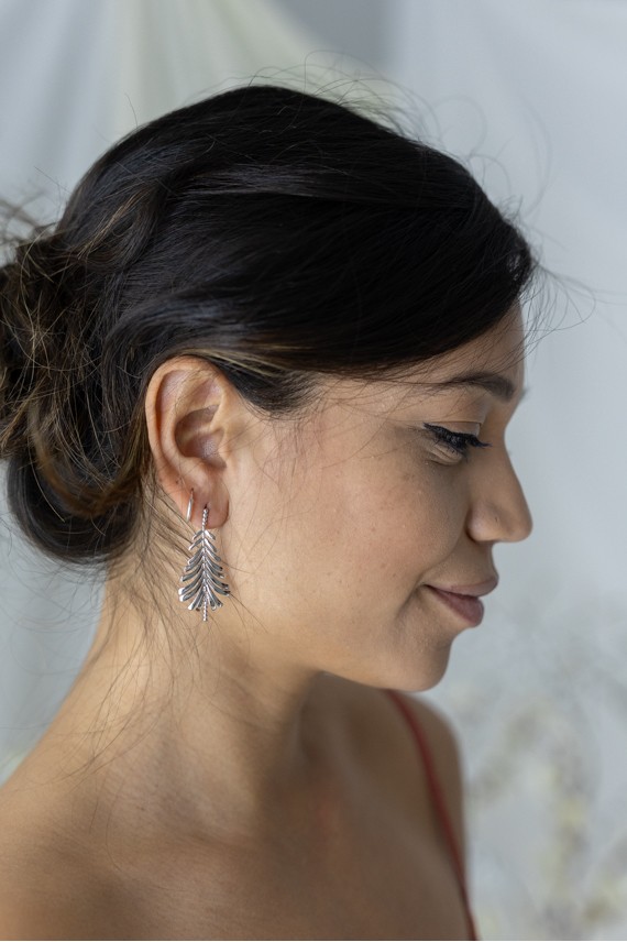 Pendientes en plata de ley con diseño de hoja de palmera articulada, estilo boho elegante y natural, Samarkanda. Pendientes en plata de ley con diseño de hoja de palmera articulada, estilo boho elegante y natural, Samarkanda.