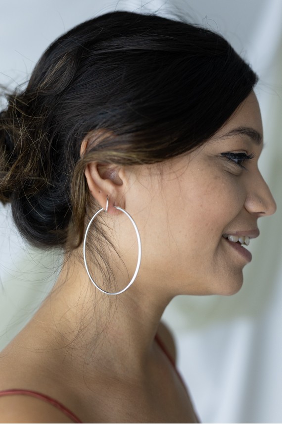 Pendientes aro grande de plata de ley 925 lisos, diseño minimalista y elegante, Samarkanda. Pendientes aro grande de plata de ley 925 lisos, diseño minimalista y elegante, Samarkanda.